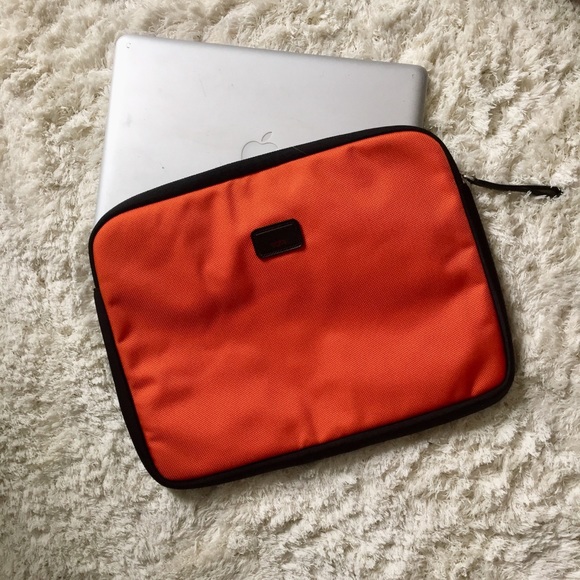 tumi laptop sleeve 15